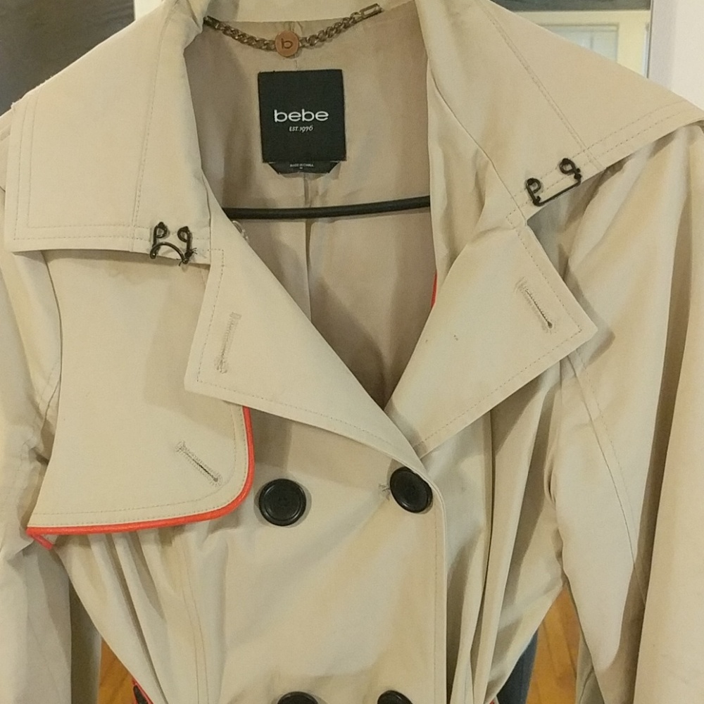 Bebe raincoat beige w/brilliant orange size M